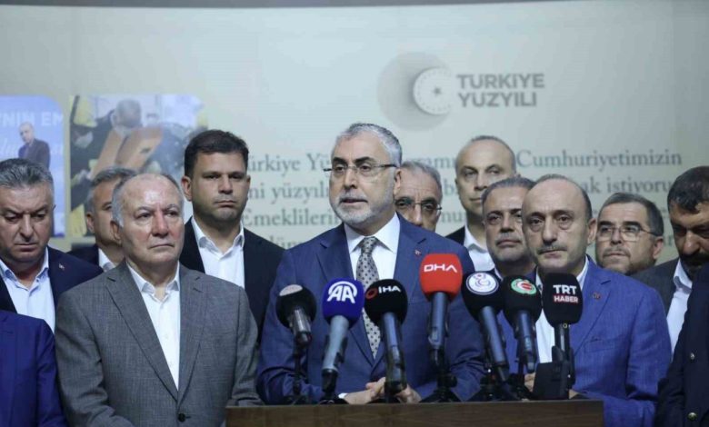 bakan isikhan kamu iscilerimize yonelik kamu toplu is sozlesmeleri cerceve protokolunu sendikalar ile birlikte imzaladik e3e0cfd806e6 |