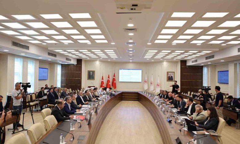 bakan isikhan memur sen baskani yalcin ve hizmet kollarinda ilgili sendika temsilcileri ile bir araya geldi 15497361f50b |