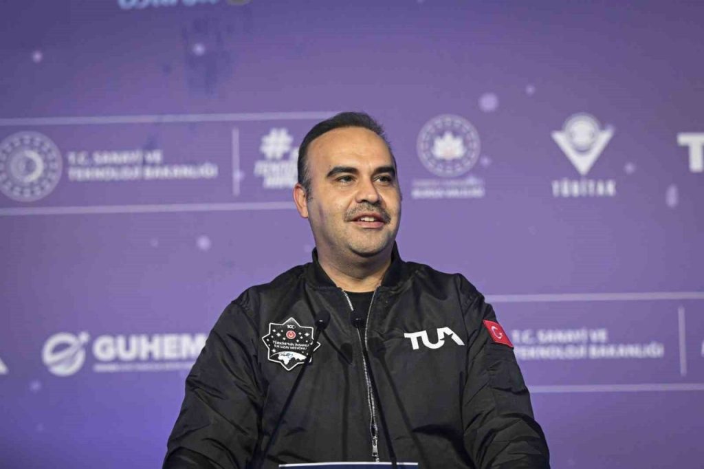 bakan kacirdan tubitak gokyuzu gozlem etkinligine davet 5cf1cc8a90fb |