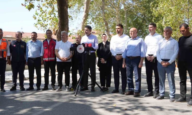 Bakan Kurum’dan Sındırgı depremi sonrası önemli açıklamalar 1 bakan kurumdan sindirgi depremi sonrasi onemli aciklamalar b78e41502afe |