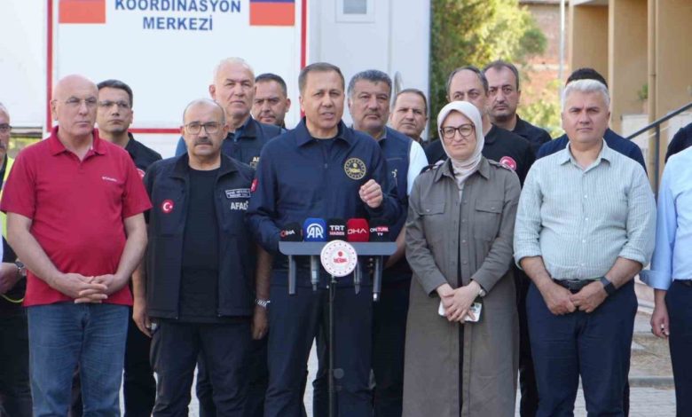 Bakan Yerlikaya: "831 bağımsız bölümün yıkık yada hasarlı olarak tespit edildi" 1 bakan yerlikaya 831 bagimsiz bolumun yikik yada hasarli olarak tespit edildi f69236f6028d |