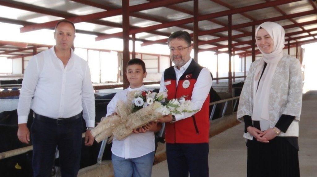 bakan yumakli 2026dan itibaren her yil 200 bin bas hayvani kendi ureticimizden karsilayacagiz f555719ccb4d |