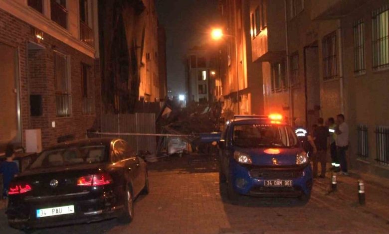 Bakırköy’de tarihi ahşap binada çökme meydana geldi 1 bakirkoyde tarihi ahsap binada cokme meydana geldi 540272a9252c |