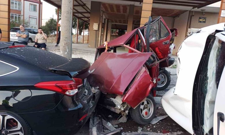 Balıkesir 4 aracın karıştığı zincirleme trafik kazası; 1 yaralı 1 balikesir 4 aracin karistigi zincirleme trafik kazasi 1 yarali d8e8f85dac11 |