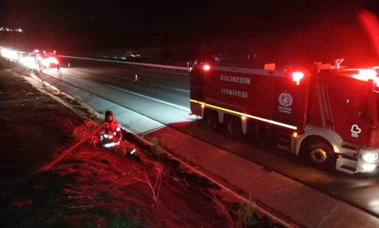 Balıkesir’ de otoyolda yanan tır ot yangına sebep oldu 1 balikesir de otoyolda yanan tir ot yangina sebep oldu 87712d023ad4 |