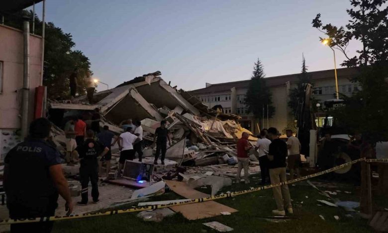 balikesir sindirgi depreminde son durum 4b8609408d33 |