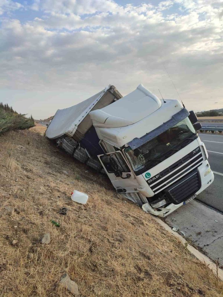 balikesirde bulgaristan plakali tir yan yatti 21d0b2d50f16 |