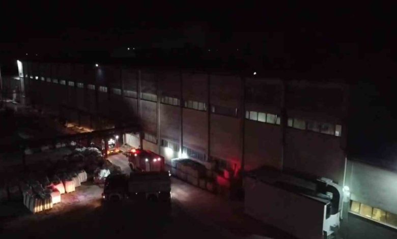 Balıkesir’de kağıt fabrikasında yangın 1 balikesirde kagit fabrikasinda yangin 4ccc8ec3beee |