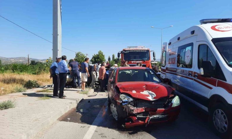 balikesirde onde giden otomobile arkadan gelen arac carpti 1 yarali 25d4548d227b |