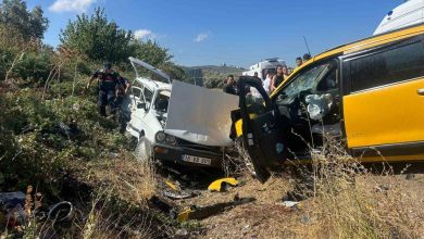 balikesirde ticari taksi otomobille kafa kafaya carpisti 4 yarali 8fc6298c0aa1 |