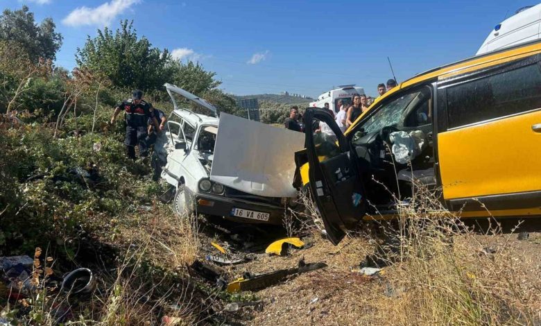 balikesirde ticari taksi otomobille kafa kafaya carpisti 4 yarali 8fc6298c0aa1 |