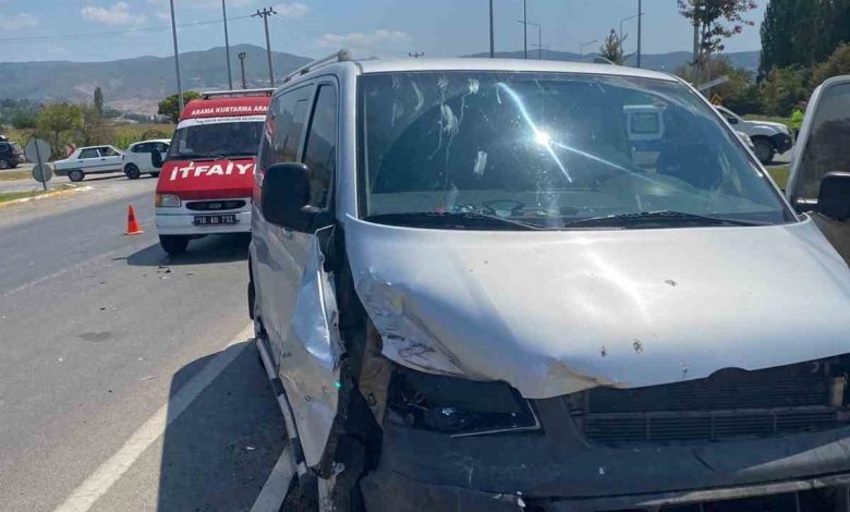 balikesirde trafik kazasi 6 yarali 18dd6a73229b |
