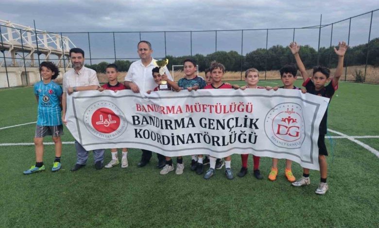 bandirmada yaz kuran kurslari futbol turnuvasi tamamlandi 35747d601cd5 |