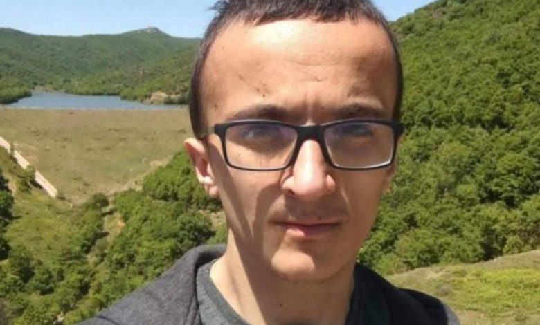 Başı çekyatın altına sıkışmış halde ölü bulundu 1 basi cekyatin altina sikismis halde olu bulundu 474c7e091bb1 |