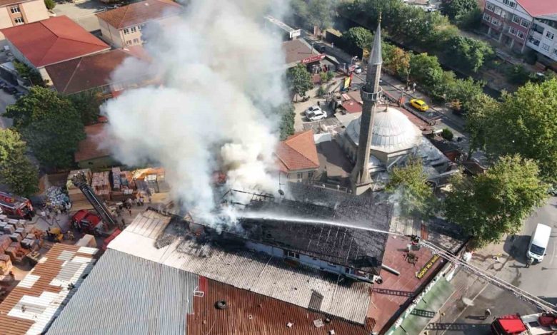 beykozda 3 katli binanin catisinda korkutan yangin 488137841866 |