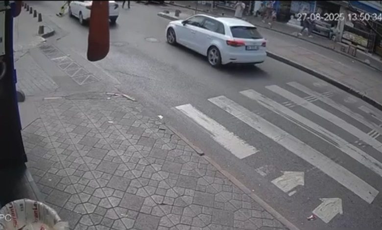 beyoglunda otomobilin dede ve torununa carptigi kaza kamerada 17bf186538f2 |