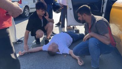 beyoglunda taksici bayginlik gecirdi vatandaslar basindan ayrilmadi 19f7a40772cd |
