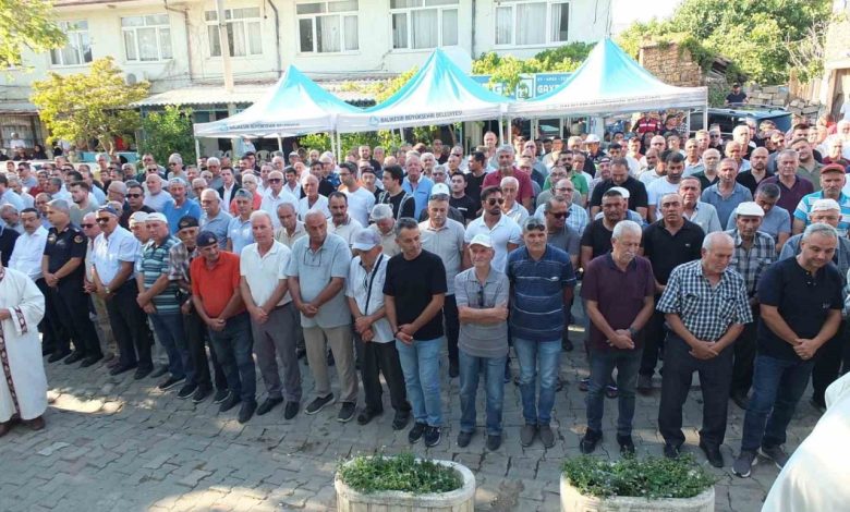 Burhaniye’de eski başkan Naci Söyler son yolculuğuna uğurlandı 1 burhaniyede eski baskan naci soyler son yolculuguna ugurlandi 749ca23732ff |