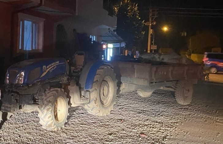 Bursa’da babasının kullandığı traktörün önüne atlayan çocuk ağır yaralandı 1 bursada babasinin kullandigi traktorun onune atlayan cocuk agir yaralandi cd7bddc2eace |