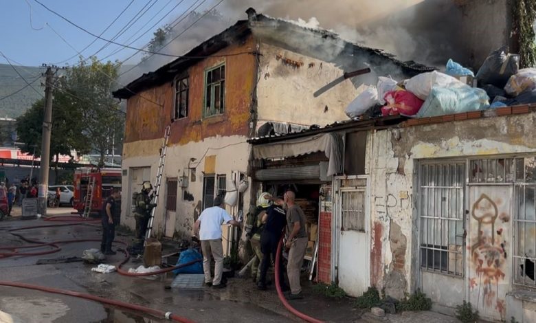 Bursa’da müstakil ev küle döndü, dumanlar kentin birçok noktasından görüldü 1 bursada mustakil ev kule dondu dumanlar kentin bircok noktasindan goruldu 0afe083c2db0 |