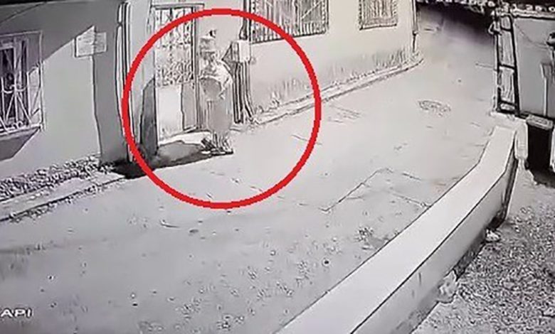Bursa’da palyaço kıyafetli şahıs gözaltına alındı 1 bursada palyaco kiyafetli sahis gozaltina alindi d0e7bb3dffbb |