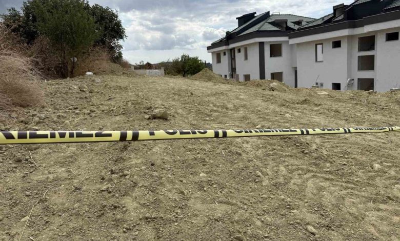 buyukcekmecede villa bahcesine gomulu ceset bulundu 2c58b767f923 |