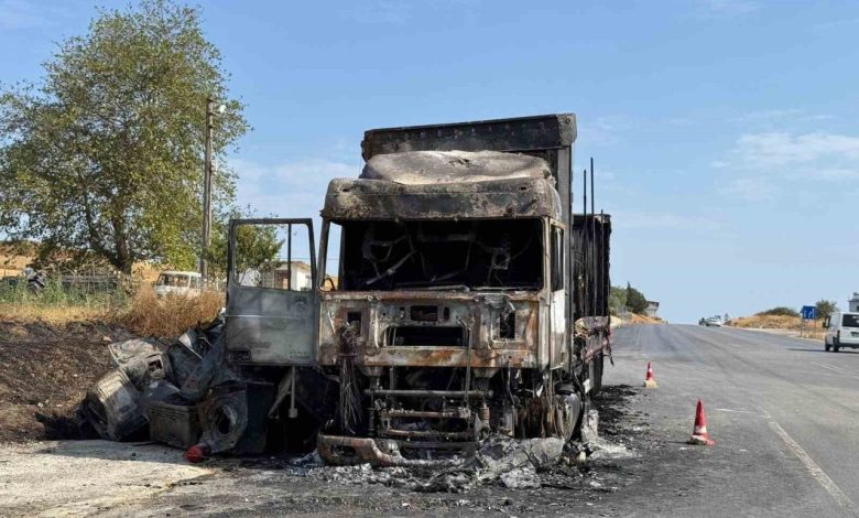 Çamaşır makinesi yüklü tır alev topuna döndü 1 camasir makinesi yuklu tir alev topuna dondu f99f7a465e4d |