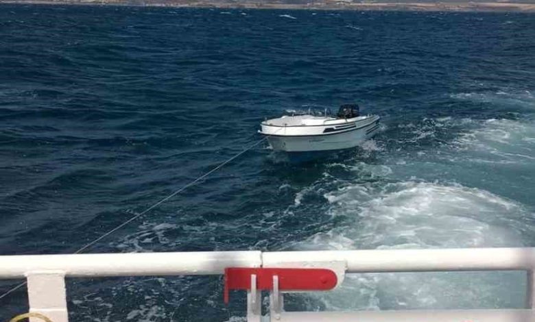 Çanakkale Boğazı’nda başıbos sürüklenen tekne yedeklenerek Lapseki Balıkçı Barınağı’na yanaştırıldı 1 canakkale bogazinda basibos suruklenen tekne yedeklenerek lapseki balikci barinagina yanastirildi 393cd247b486 |