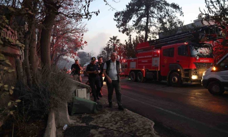 canakkale valisi toraman devam eden sondurme calismalarini yerinde inceledi d682e0c56249 |