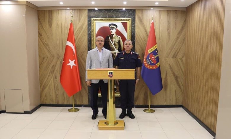 canakkale valisi toramandan jandarma kidemli albay akyuze hayirli olsun ziyareti f4f3f9e64b5a |