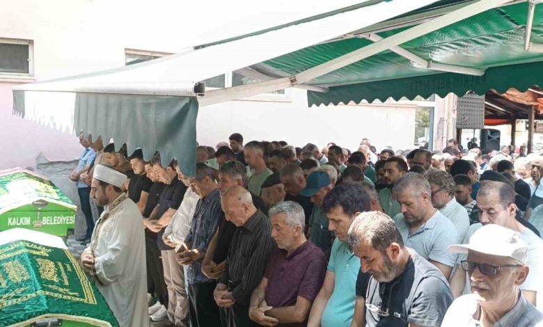 canakkalede 6 kisinin oldugu kazada oktay celik ve remzi sen son yolculuguna ugurlandi e43c99408579 |
