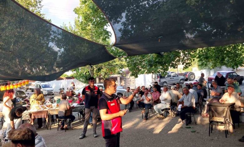 Çanakkale’de Akdeniz meyve sineği ile biyoteknik mücadele eğitimleri sürüyor 1 canakkalede akdeniz meyve sinegi ile biyoteknik mucadele egitimleri suruyor aeb6235efd3f |