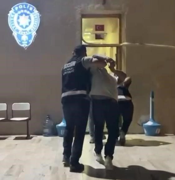 cesmede eglence mekanindaki silahli kavgayla ilgili 2 kisi tutuklandi 8475aa388730 |