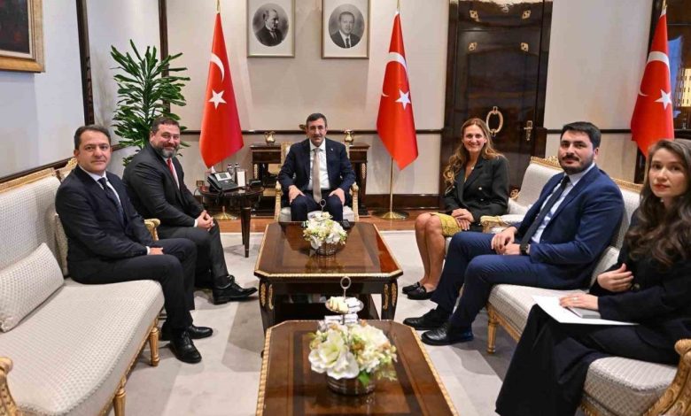 cumhurbaskani yardimcisi yilmaz kaspikz ceosu ve hepsiburada yonetim kurulu baskani mikheil lomtadzeyi kabul etti 09cc4799b869 |