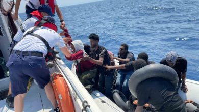 denizde 13 gocmen kurtarildi karada 15 gocmen yakalandi fe5891c54634 |