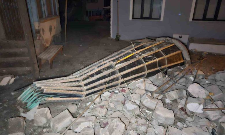 Deprem bölgesinde vatandaşlar o anları anlattı 1 deprem bolgesinde vatandaslar o anlari anlatti 1180fafc844f |