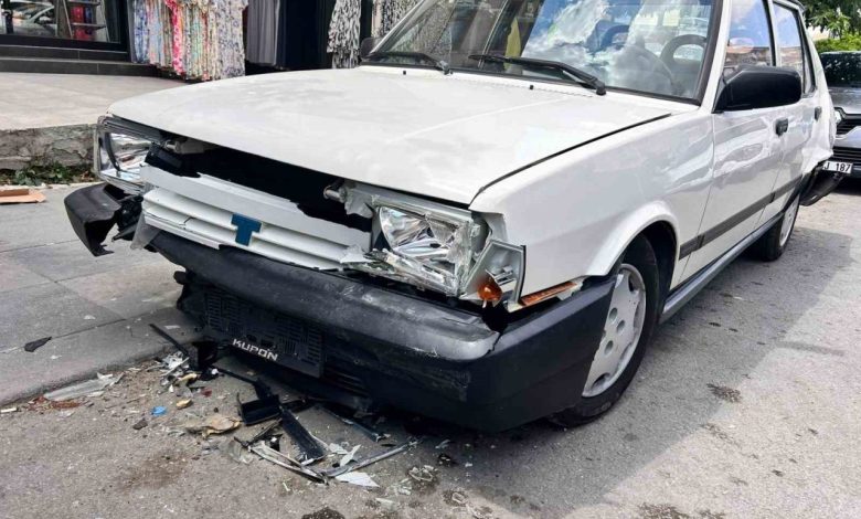 direksiyon hakimiyetini kaybeden minibus surucusu park halindeki 4 otomobile carpti 90eb78ea4488 |