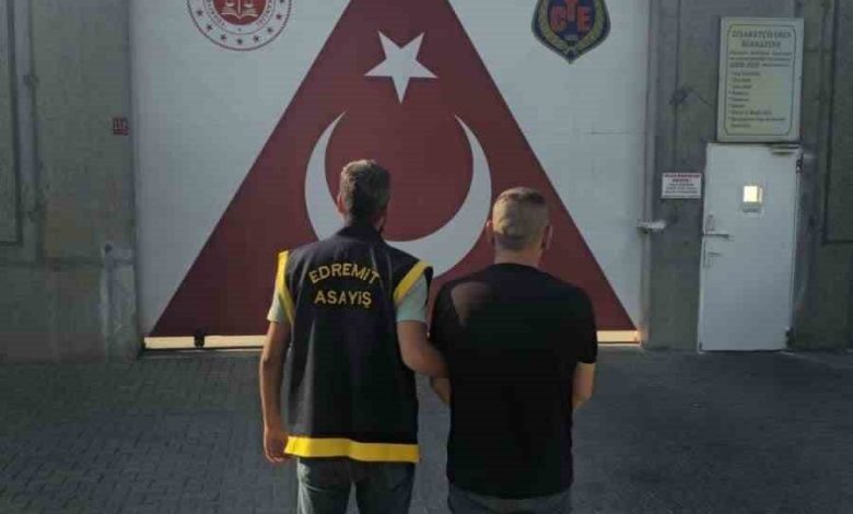 Edremit’te 19 yıl hapisle aranan firari yakalandı 1 edremitte 19 yil hapisle aranan firari yakalandi ff488ecfb465 |