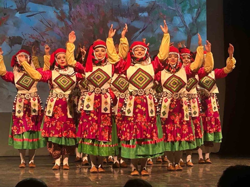 eu devlet turk musikisi konservatuarindan uca daglar turnesi 8f172de7e285 |