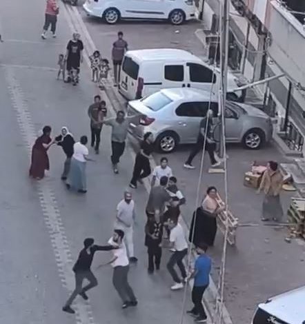 Ev sahibi kiracı tartışmasında ortalık karıştı; o anlar kamerada 1 ev sahibi kiraci tartismasinda ortalik karisti o anlar kamerada 348bdb9a8c99 |