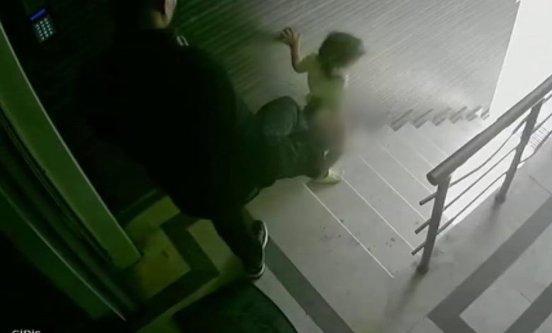 Eyüpsultan’da 3 yaşındaki kızına tekme atıp merdivenlerden aşağı düşüren babaya tahliye 1 eyupsultanda 3 yasindaki kizina tekme atip merdivenlerden asagi dusuren babaya tahliye 6fed72c14db1 |