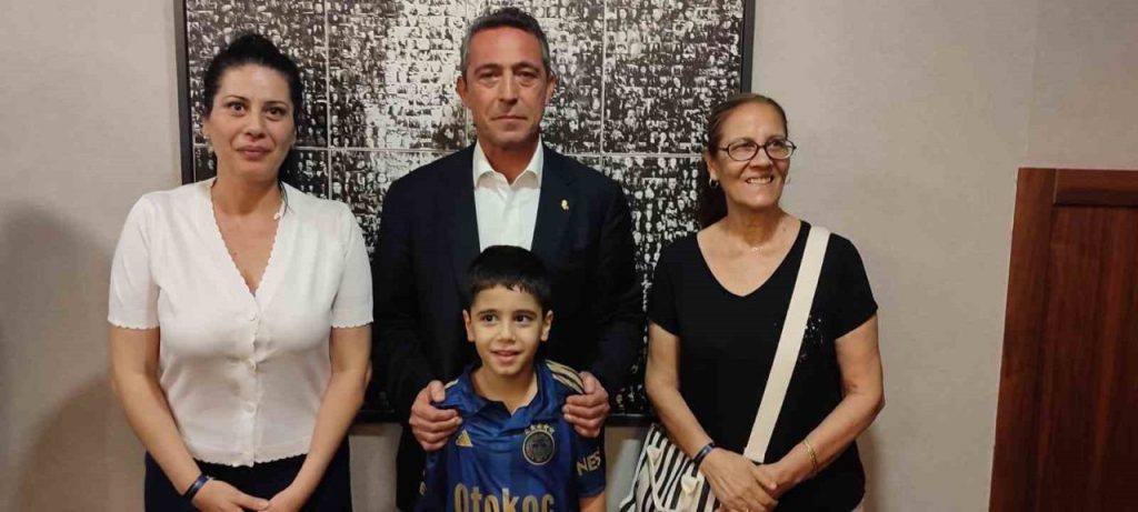 fenerbahce losemi hastasi izmirli ruzgari stadyumda agirladi c4957277d3f4 |