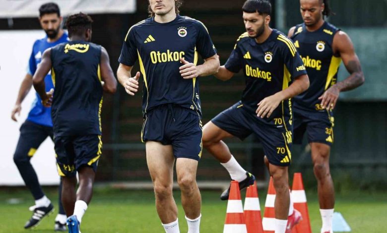 Fenerbahçe’de yeni transfer Edson Alvarez, ilk antrenmanına çıktı 1 fenerbahcede yeni transfer edson alvarez ilk antrenmanina cikti 5d70cbbbf1ad |