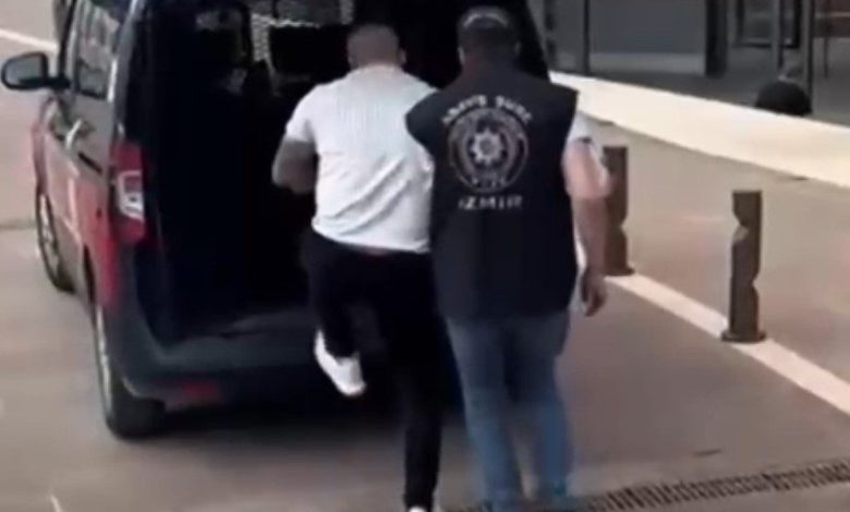 Firari cinayet zanlısı İzmir’de yakalandı 1 firari cinayet zanlisi izmirde yakalandi 5ceb2ed6d41e |