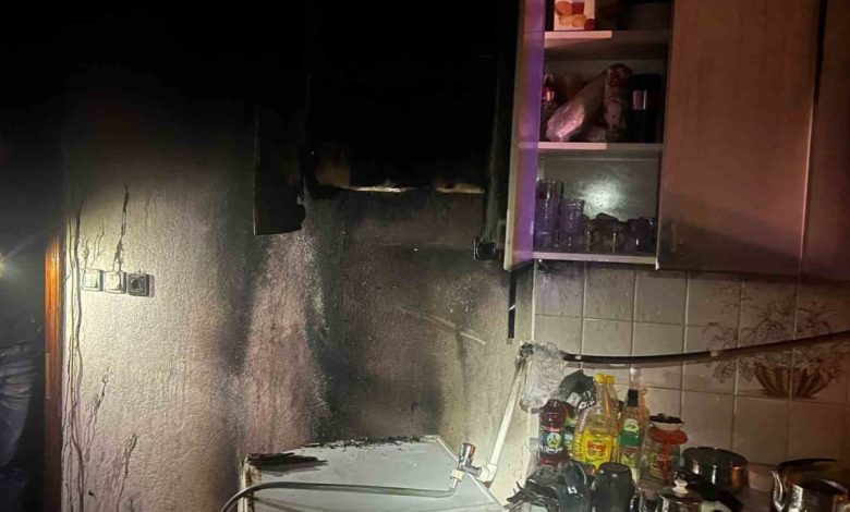 Gönen’de ev yangınına müdahale edildi 1 gonende ev yanginina mudahale edildi 335caa917f61 |