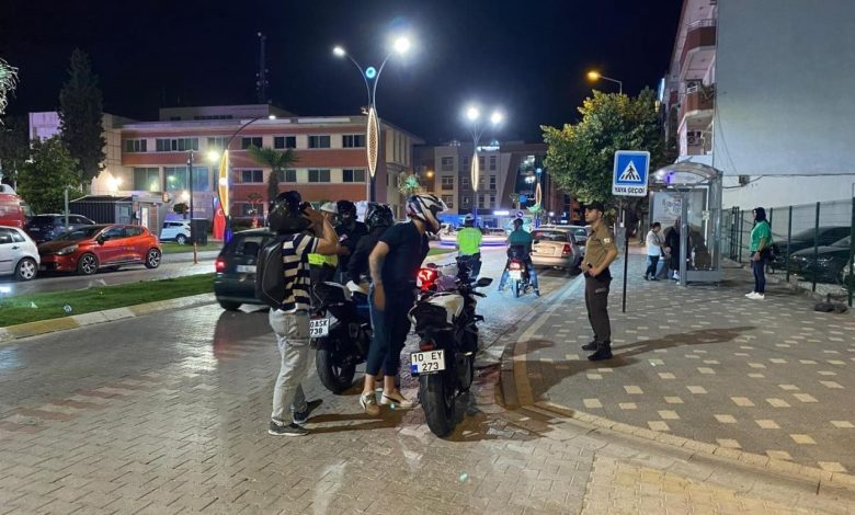 Gönen’de gece denetimleri aralıksız sürüyor 1 gonende gece denetimleri araliksiz suruyor b330cd6bd2c1 |