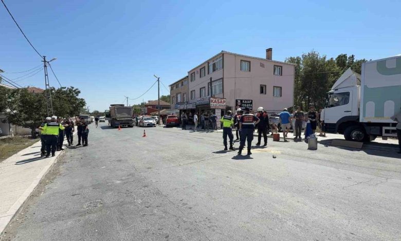 Hafriyat kamyonunun çarptığı adam hayatını kaybetti 1 hafriyat kamyonunun carptigi adam hayatini kaybetti 4c06091eeef3 |