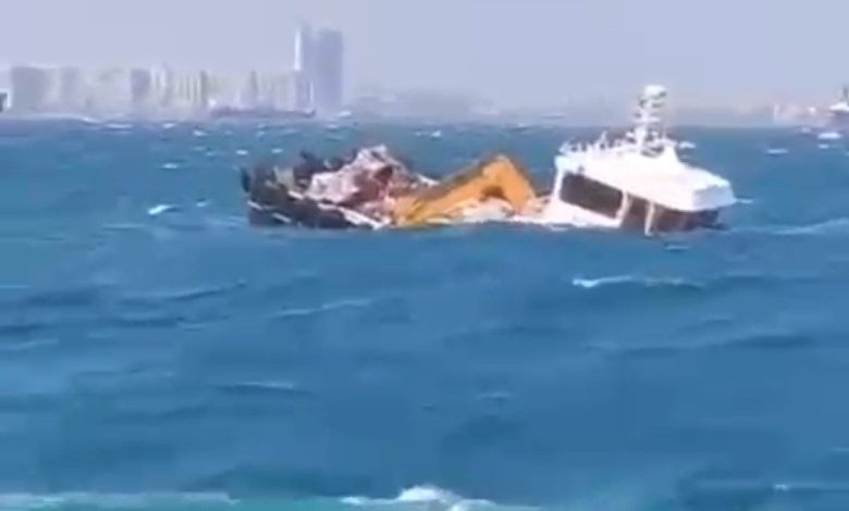 istanbulda kuvvetli firtinada gemi batti 4 kisi kurtarildi 5560fc330db6 |