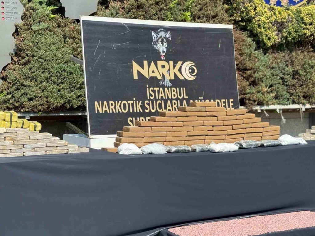 istanbulda uyusturucu operasyonlarinda 20 kisi tutuklandi abb76adf8514 |