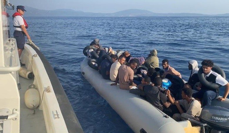 izmir aciklarinda 42 duzensiz gocmen yakalandi 2e8fefc46463 |